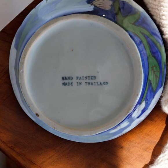 Vintage Thailand Hand Painted Blue & White Vase/Half-Bronze Rooster Feathers - Picture 7 of 8